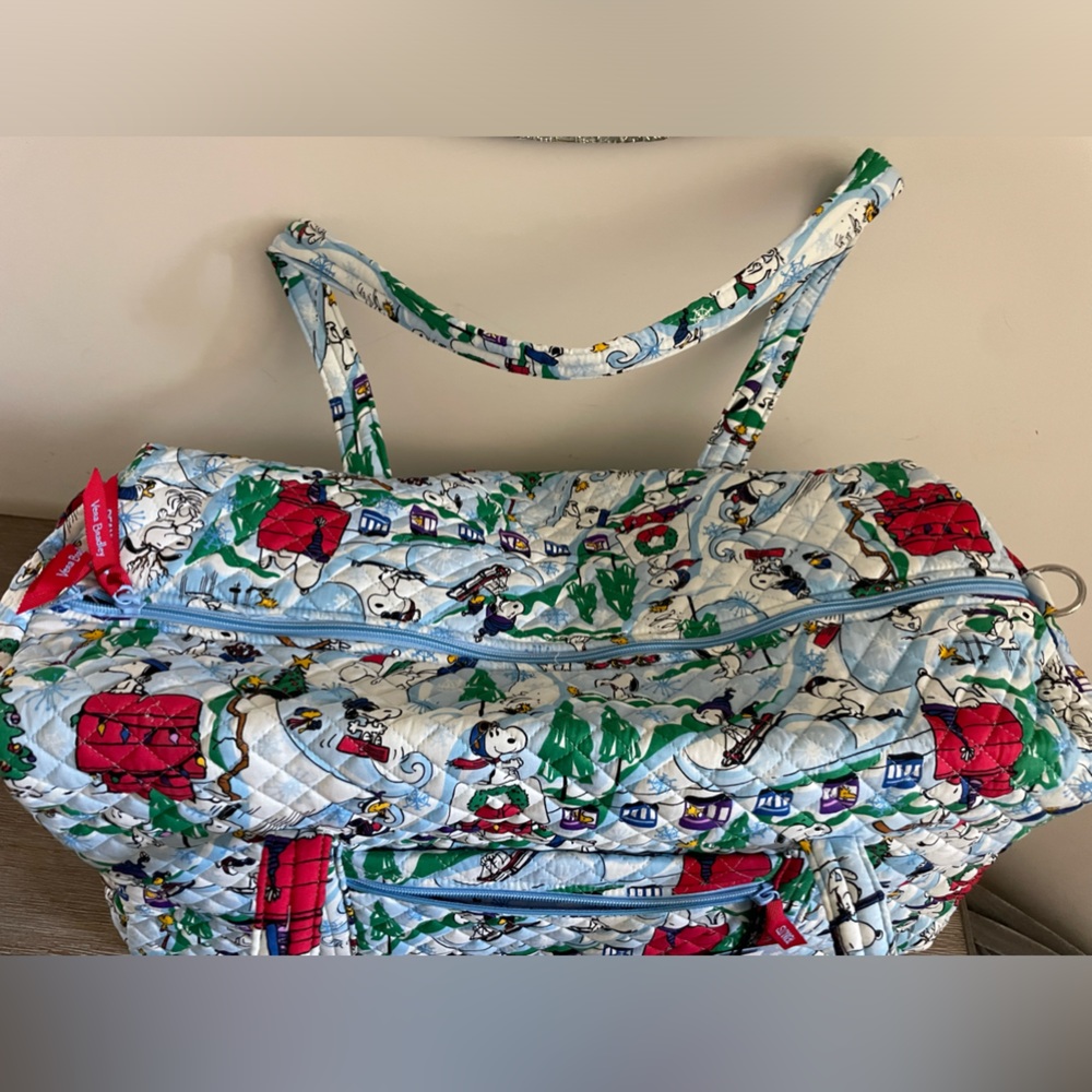 Vera Bradley large duffle snoopy ski slope NEW - Picture 9 of 12